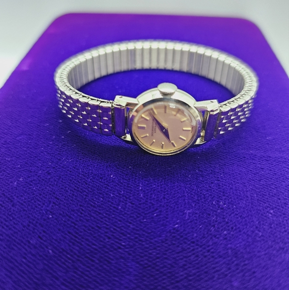 IWC International Watch Co. Ladies Watch - Picture 16 of 16